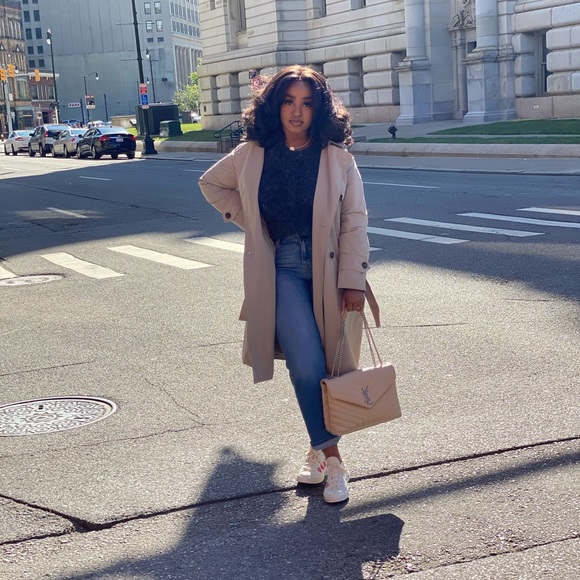 Meet your Posher, Nia - Picture 1 of 1